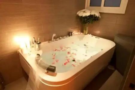 Crystal Blue + Suites - 37