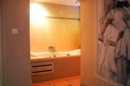 Crystal Blue + Suites - 32