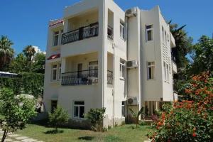 Linda Apart Hotel, Side