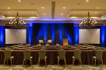 The Shores Resort & Spa - 9