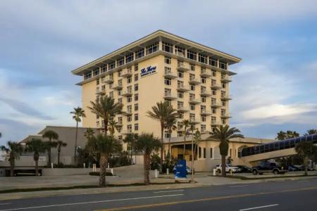 The Shores Resort & Spa - 11