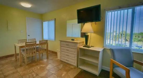 Page Terrace Motel - 4