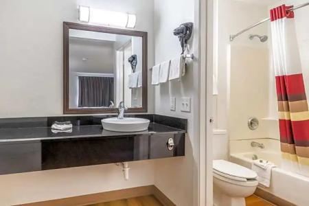 Red Roof Inn Phoenix - Midtown - 32