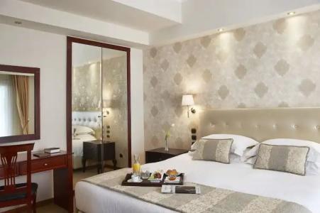 Ava and Suites - 100