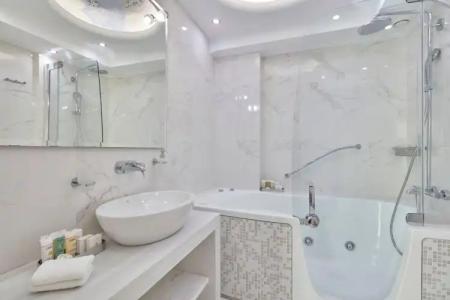 Ava and Suites - 121