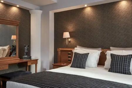 Ava and Suites - 122