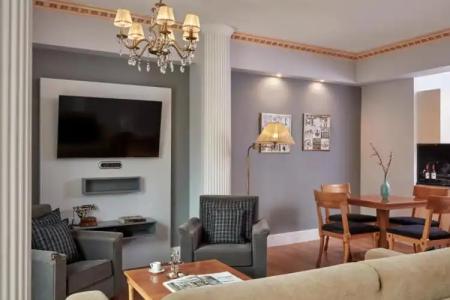 Ava and Suites - 112