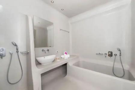 Blue Waves Suites & Apartments - 329