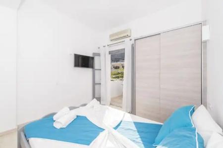 Blue Waves Suites & Apartments - 392