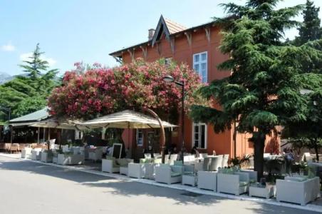 Le Petit Chateau - 28