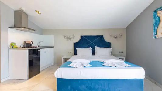 Alpha Luxury Suites - 40