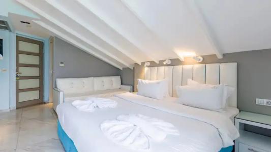 Alpha Luxury Suites - 37