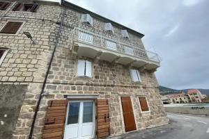 Mira Sea Front Guesthouse, Comisa