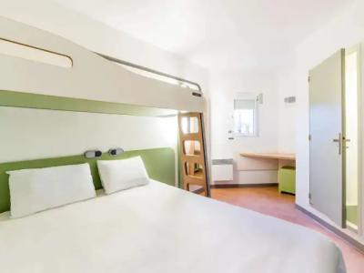 ibis Budget Caen Memorial - 1