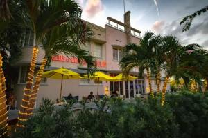 Beds n' Drinks, Miami Beach