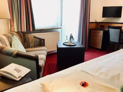 & Restaurant Wittelsbacher Hof - 22