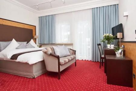 & Restaurant Wittelsbacher Hof - 65