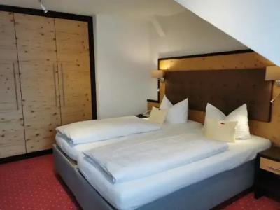 & Restaurant Wittelsbacher Hof - 23