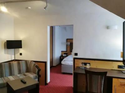 & Restaurant Wittelsbacher Hof - 26