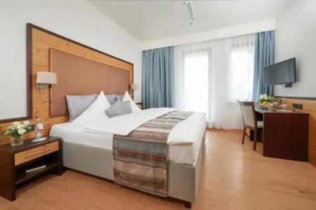 & Restaurant Wittelsbacher Hof - 66