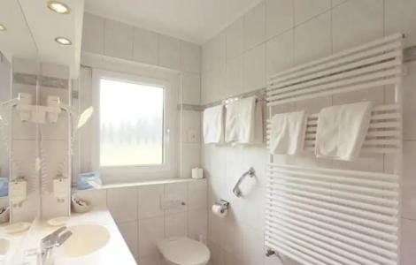 & Restaurant Wittelsbacher Hof - 48