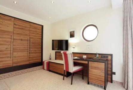 & Restaurant Wittelsbacher Hof - 57