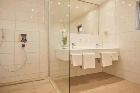 & Restaurant Wittelsbacher Hof - 7