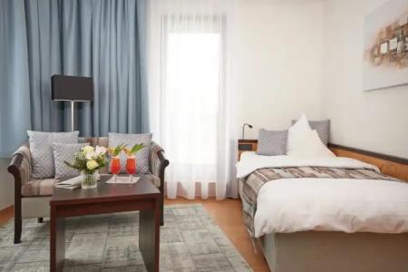 & Restaurant Wittelsbacher Hof - 62