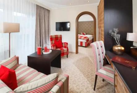 & Restaurant Wittelsbacher Hof - 79