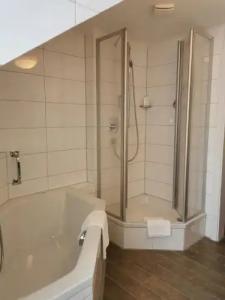 & Restaurant Wittelsbacher Hof - 8