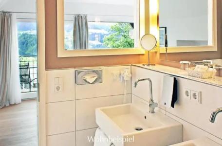 Bayerischer Hof - 125