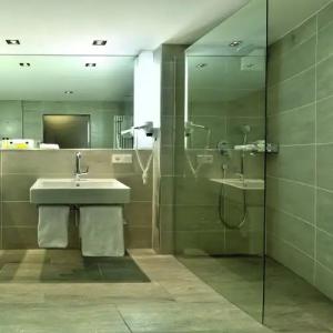 Bayerischer Hof - 94