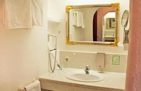 Bayerischer Hof - 43