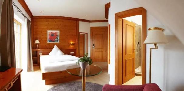 Bayerischer Hof - 77