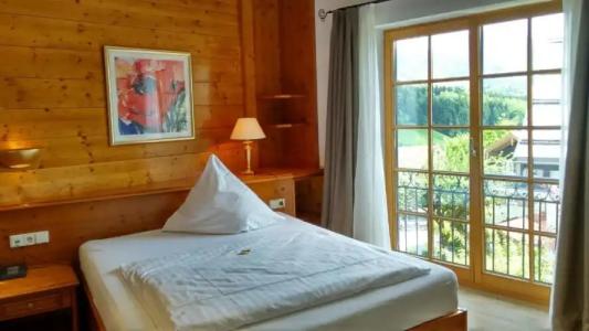 Bayerischer Hof - 75