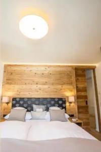 Bayerischer Hof - 175