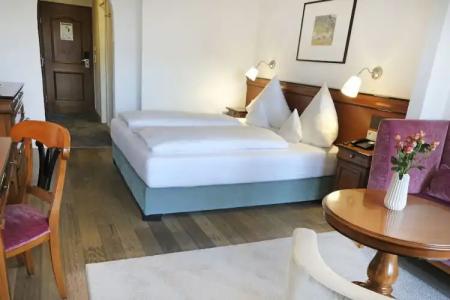 Bayerischer Hof - 98