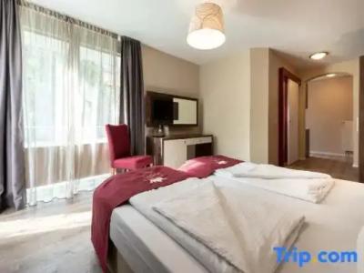 Empress Boutique - 28