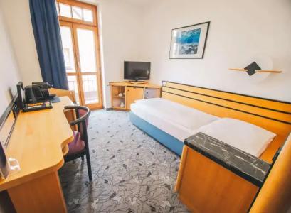 Villa Waldperlach by Blattl - 4