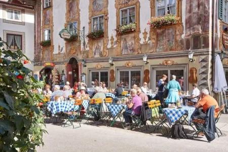 Alpenrose Traditionsgasthof Mittenwald - 11