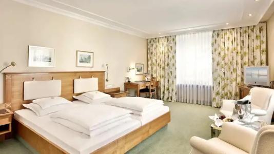 Bayerischer Hof - 47