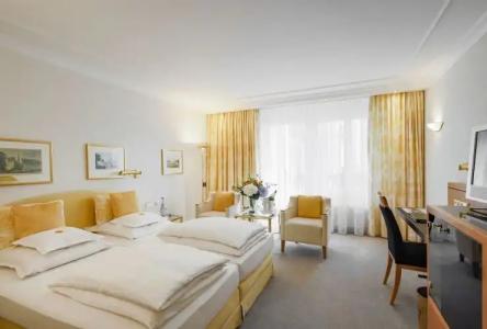 Bayerischer Hof - 51