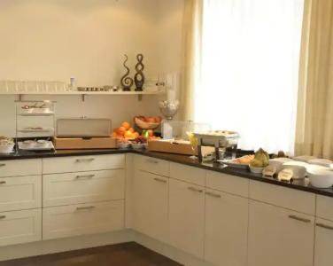 Leitner's Garni - 14