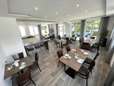 Leitner's Garni - 15