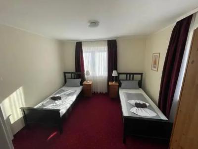 Leitner's Garni - 25