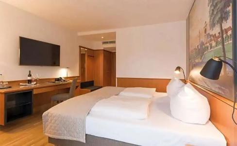 Bayerischer Hof - 36