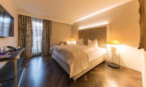 Bayerischer Hof - 84