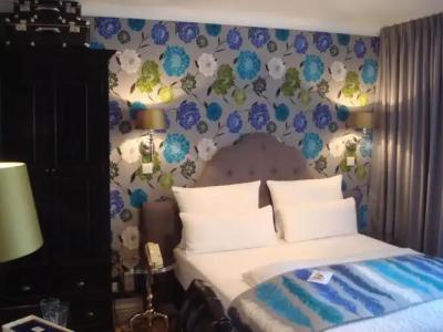 Sir & Lady Astor - 32