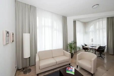 Burns Art Apartments - 5