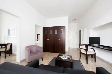 Burns Art Apartments - 1